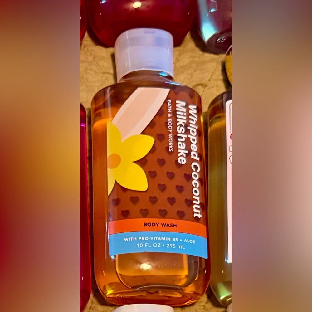 Bath & Body Works Whipped Coconut Milkshake - 10 OZ Body Wash